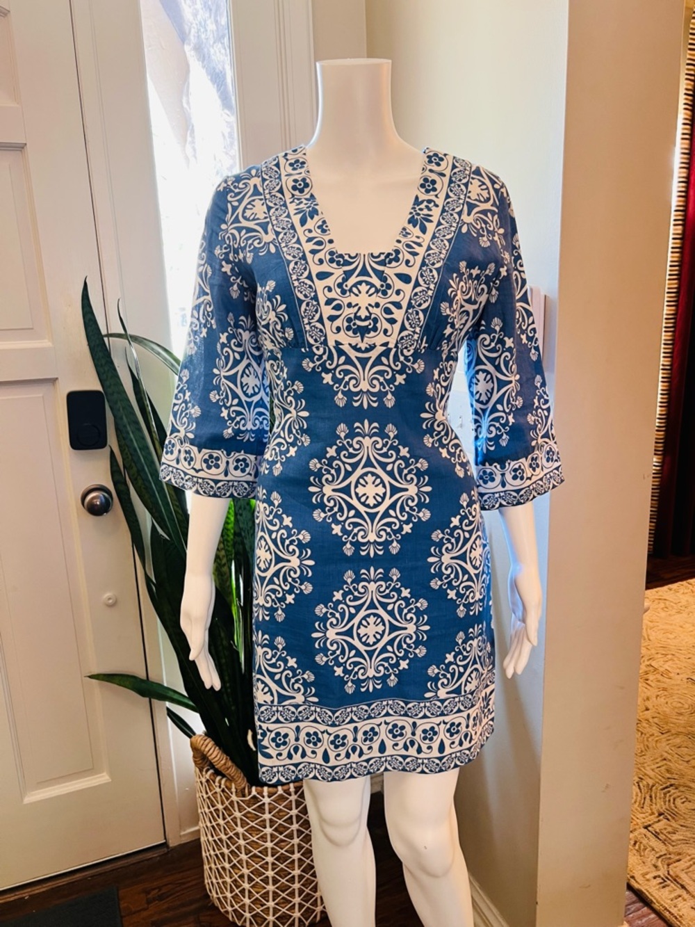 Ann Taylor Blue White Damask Shift Dress Size 2 Medallion Print V Neck